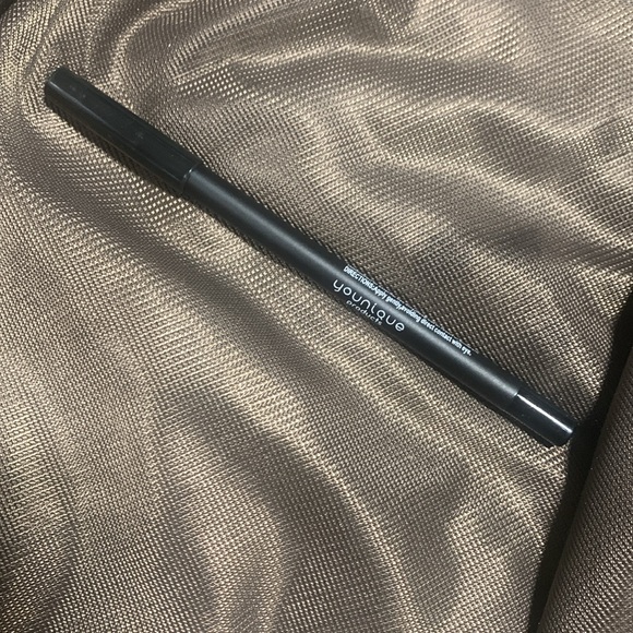 Younique Eyeliner Pencil - NEW but NO BOX - Picture 2 of 3